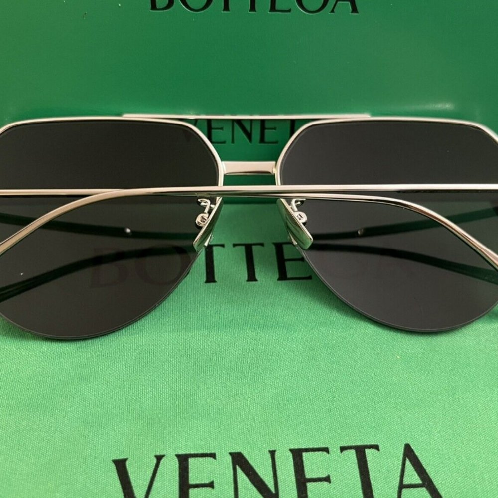 BOTTEGA VENETA SUNGLASSES WITH LOGO MSRP$480 BV1046S 004 in Silver Flash - Picture 2 of 6
